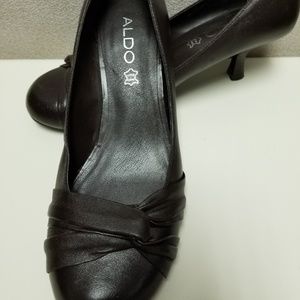Aldo 37 Brown Round Toe Kitten Heels